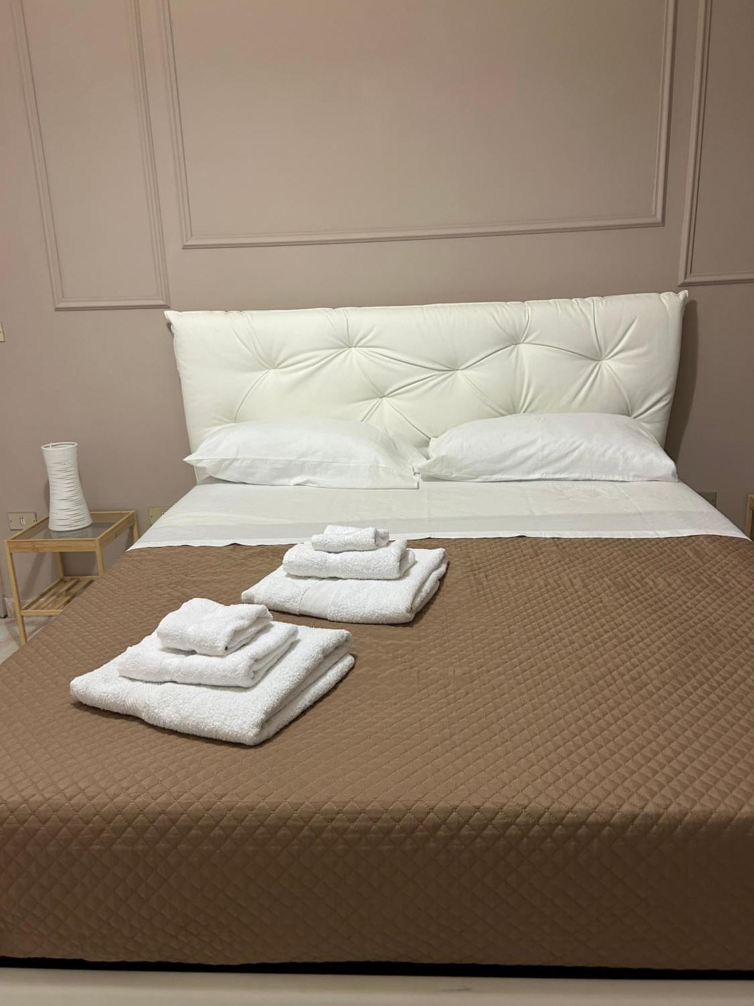 Happy Fly Now Bed & Breakfast Naples Exterior photo